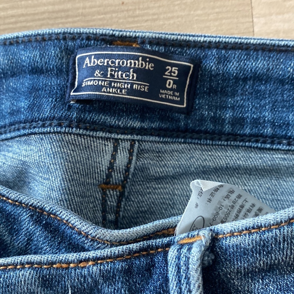 Abercrombie Simone high rise ankle jeans with rips size 25 - Picture 2 of 4